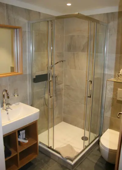 Hotel Bockmaier Oberfprammern bei München Zimmer Bad Dusche