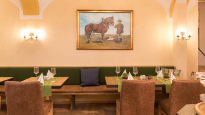 Hotel Bockmaier Oberpframmern bei München Bistro Tische