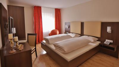 Hotel Bockmaier Oberpframmern Zimmer Doppelbett