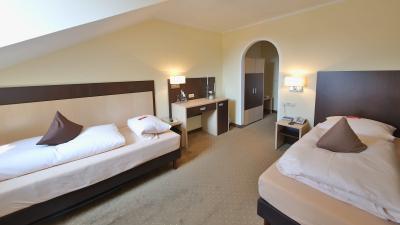 Hotel Bockmaier Oberpframmern Zimmer Betten