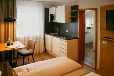 Hotel Bockmaier Oberfprammern bei München Zimmer Küchenzeile